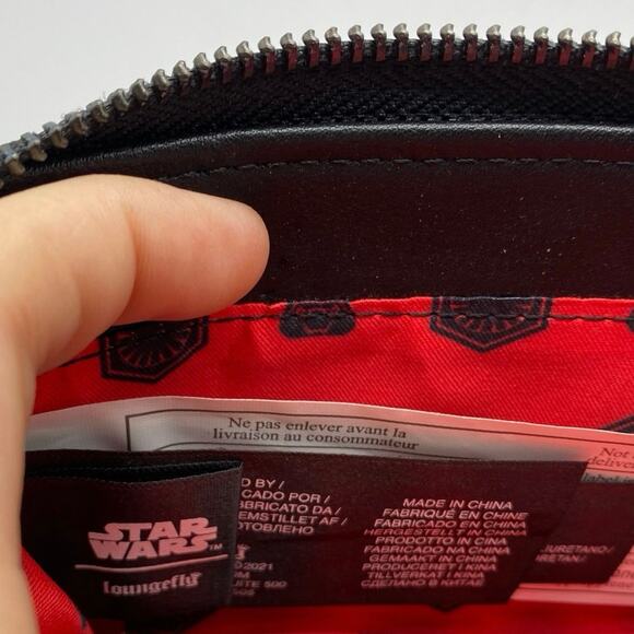 Loungefly Star Wars‎ Kylo Ren Cosplay
Zip Around Wallet - Picture 6 of 8